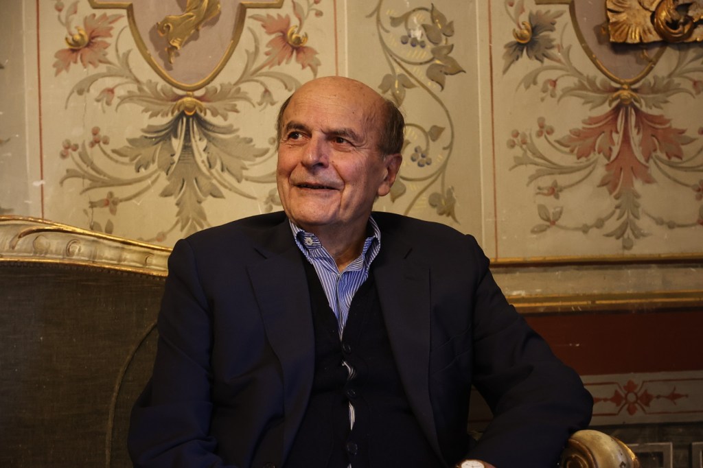 Al momento stai visualizzando Agrigento – Bersani a Campobello di Licata: “Il ponte? Una roba demenziale, con 13 miliardi si mette in sicurezza la Sicilia”