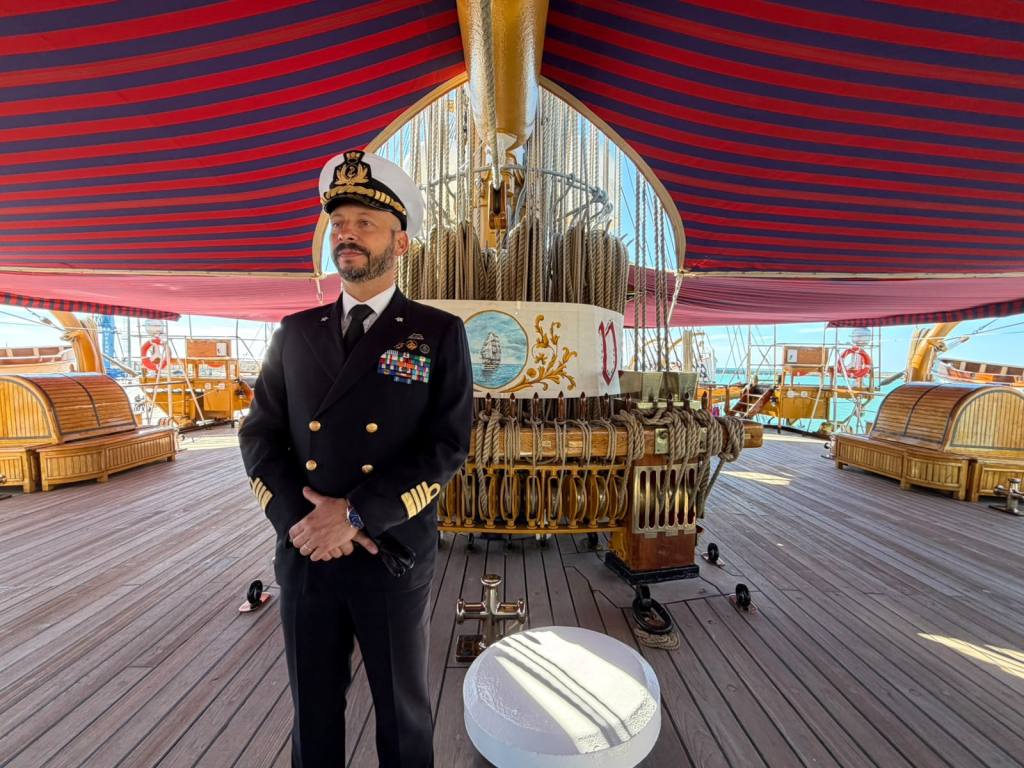 Al momento stai visualizzando Agrigento – L’Amerigo Vespucci a Porto Empedocle, il comandante Nicasio Falica: “forte abbraccio della comunità”