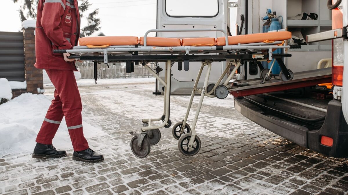 Al momento stai visualizzando Agrigento – Licata, fiammata mentre accende il fornello: pensionata di 77 anni trasferita al Centro grandi ustioni di Catania