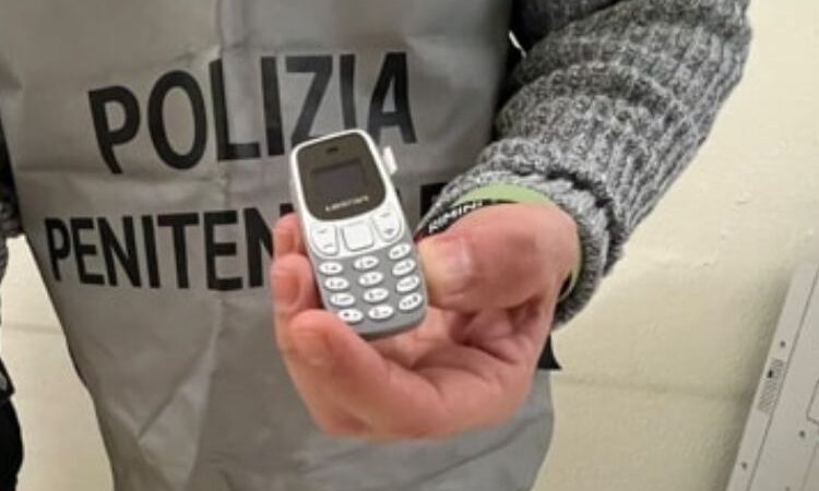 Al momento stai visualizzando Agrigento – Polizia penitenziaria scopre altri 4 telefoni cellulari e 70 grammi di hashish nel carcere