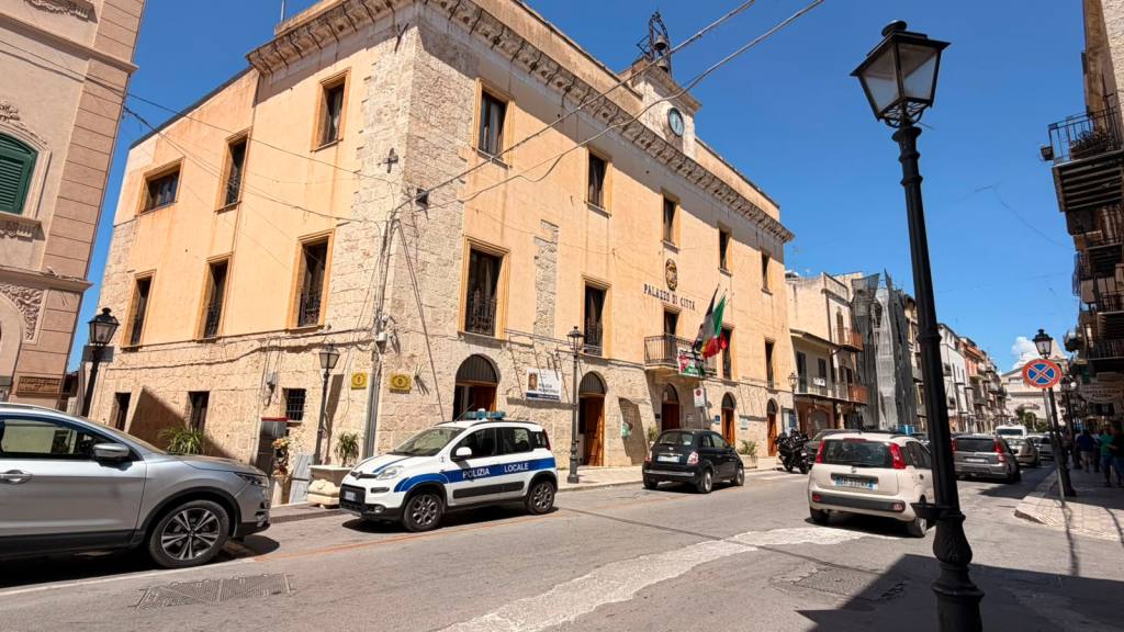 Al momento stai visualizzando Agrigento – Rompono vetrata di un bar per rubare le birre, denunciato uno dei ladri