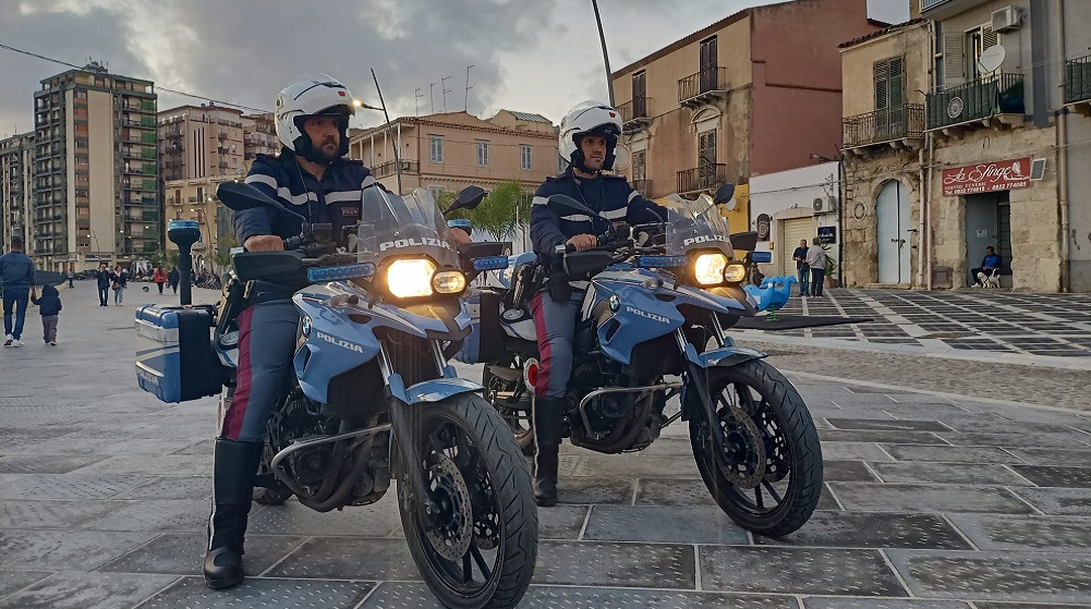 Al momento stai visualizzando Agrigento – Emigrato licatese sventa scippo: insegue il rapinatore e recupera la collana strappata ad un’anziana
