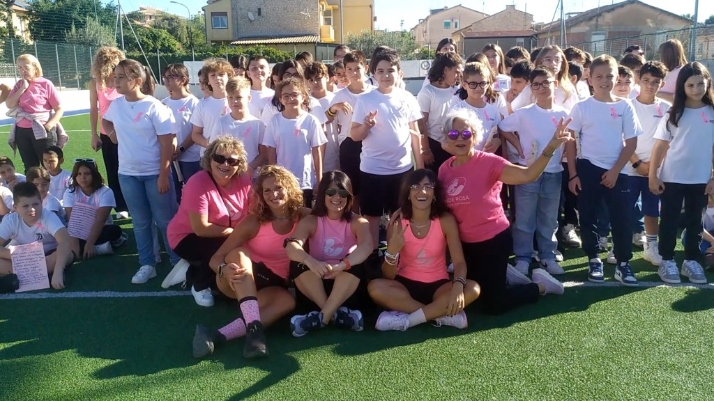 Al momento stai visualizzando Agrigento – Prevenzione e solidarietà, gli alunni del plesso De Cosmi consegnano una donazione a Onde Rosa
