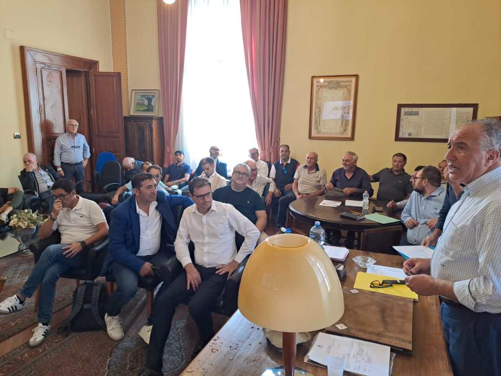 Al momento stai visualizzando Crisi agricola, riunione al Libero Consorzio di Agrigento: pronto un documento per chiedere ristori