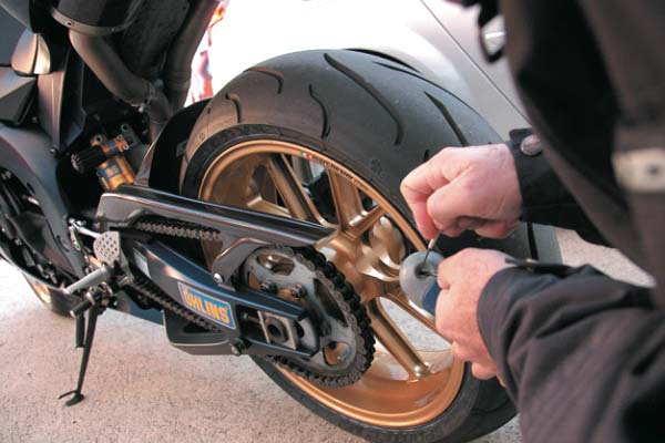 Scopri di più sull'articolo Agrigento – Scooter nuovo nel mirino di un ladro: la Polizia lo blocca mentre tenta di rubarlo