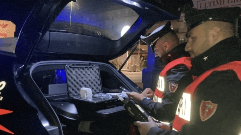 Al momento stai visualizzando Agrigento – Ubriaca al volante insulta i carabinieri e lancia oggetti contro la pattuglia, arrestata 22enne