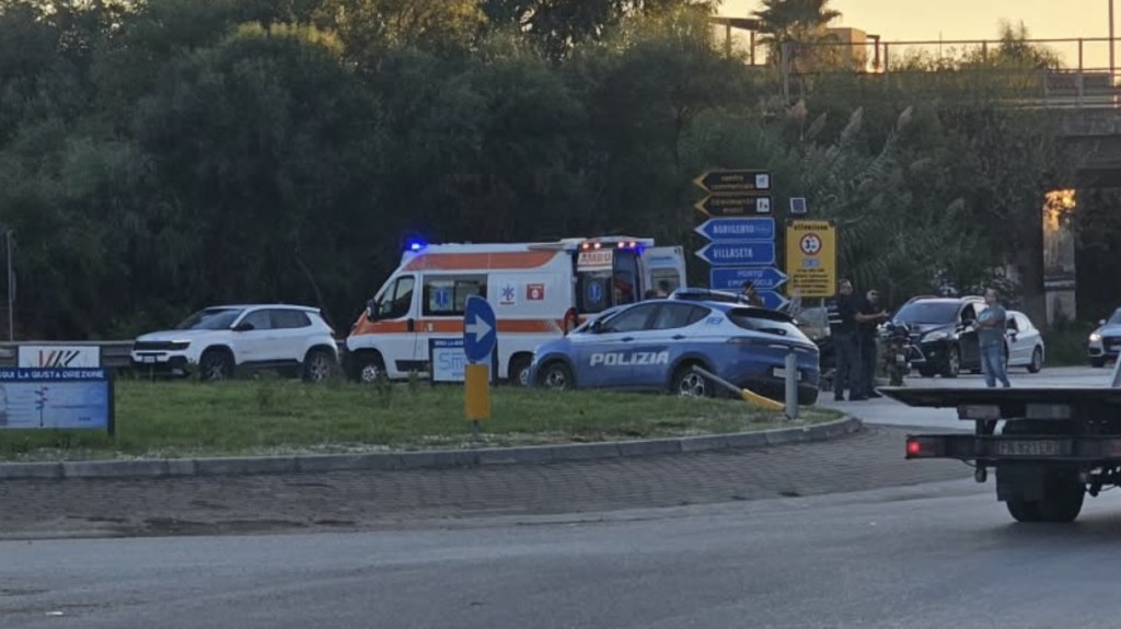 Al momento stai visualizzando Agrigento – Scontro scooter-furgone alla rotonda di Monserrato, 18enne in ospedale  