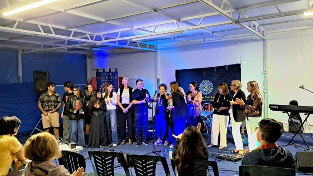 Scopri di più sull'articolo L’Inner Wheel Club di Agrigento, con i giovani  della Kosmos Band, celebra la Festa dei Nonni