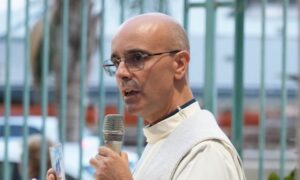 Scopri di più sull'articolo Agrigento – Celebra 7 anni di ordinazione sacerdotale: Sant’Agostino in festa per padre Stefano Principato