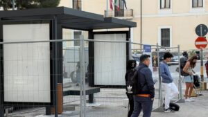 Scopri di più sull'articolo Agrigento – Pensilina di piazza Vittorio Emanuele, Sodano chiarisce: «Smontaggio temporaneo per regolarizzare l’opera»
