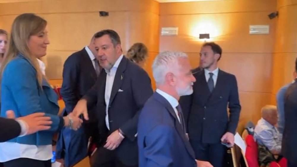 Al momento stai visualizzando Agrigento – “Il ministro Salvini ha accolto le nostre richieste”, gli autotrasportatori revocano il blocco dei Tir