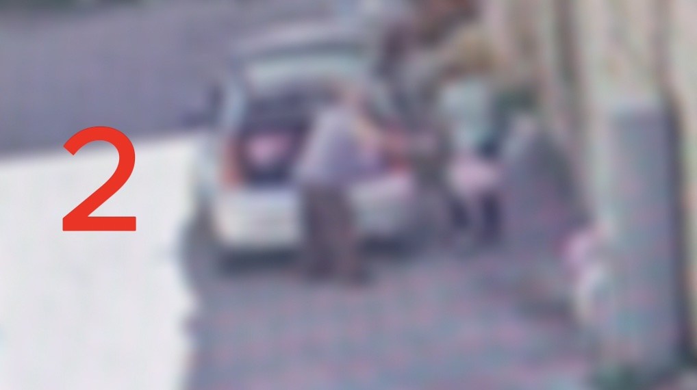 Al momento stai visualizzando Agrigento – Incivili a Favara, due “sporcaccioni” sorpresi a buttare 10 sacchi di spazzatura in strada (VIDEO)
