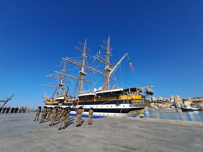 Al momento stai visualizzando L’ASP di Agrigento in banchina a Porto Empedocle per promuovere gli screening in occasione dell’arrivo dell’Amerigo Vespucci